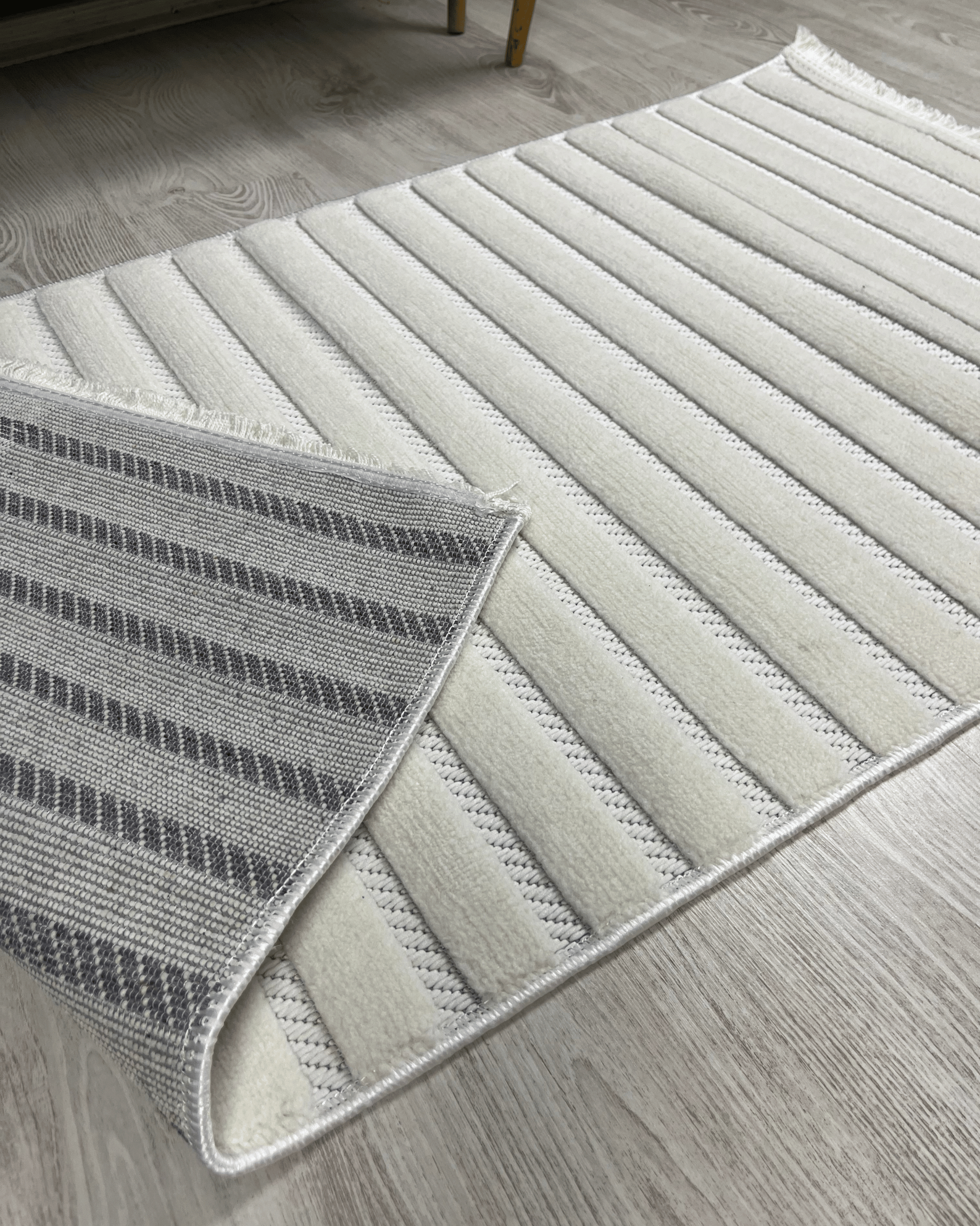 Comfy Halı Softure 08884 Beyaz Bukleli Çizgili Halı