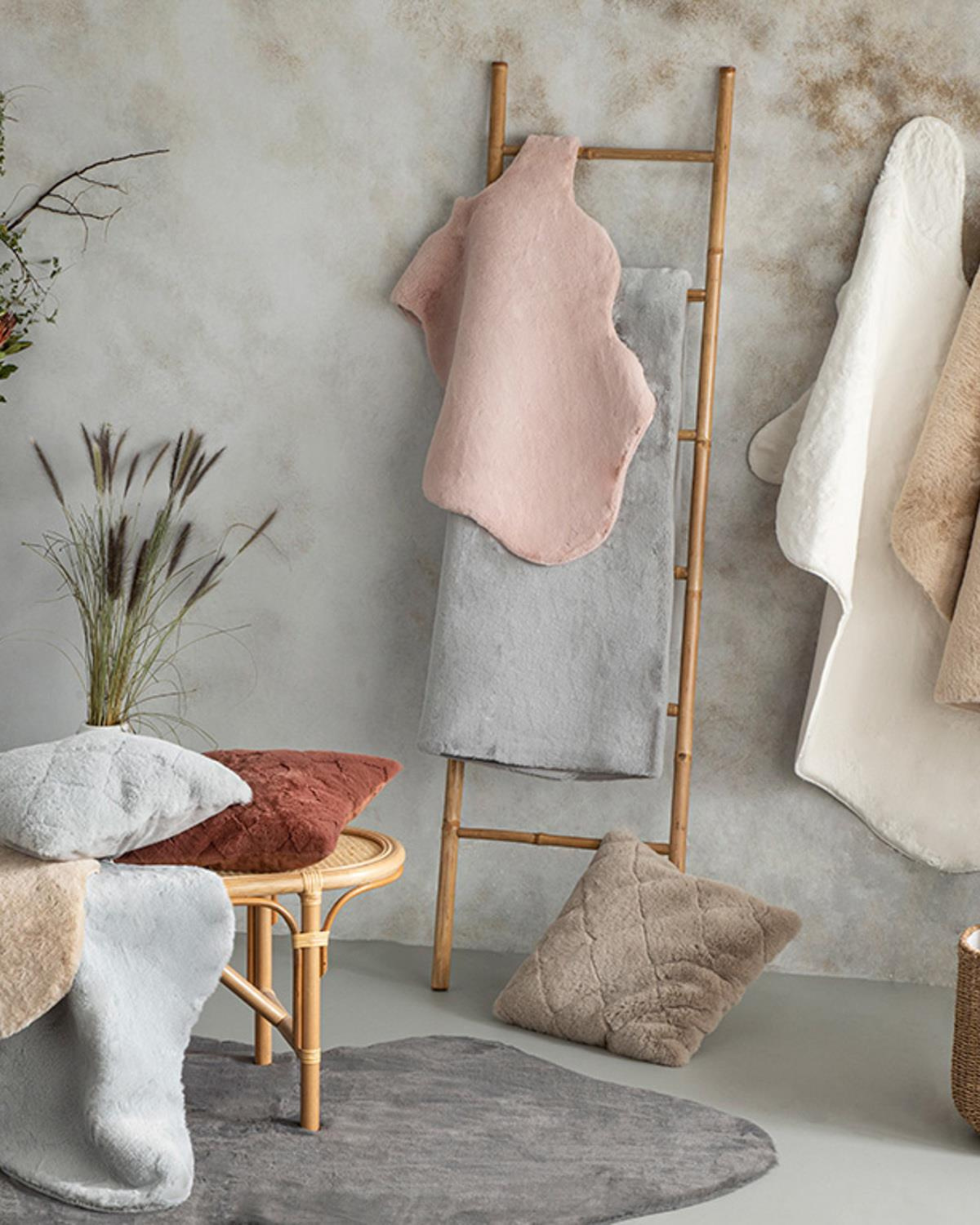 Comfy Halı Softy Gri Yuvarlak Yumuşak Dokulu Post Halı